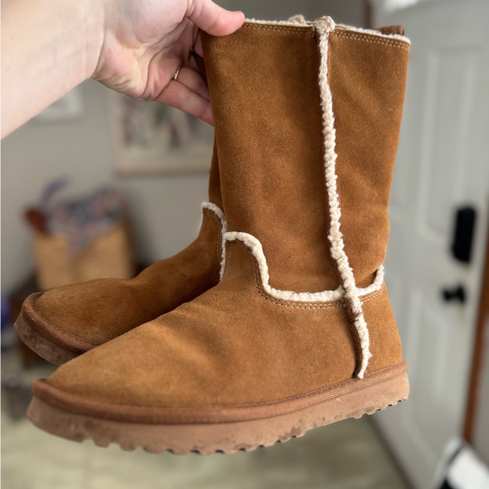 American Eagle Outfitters Beige Suede Boots